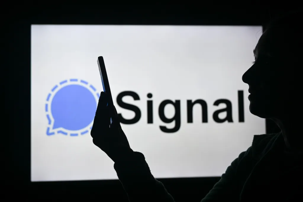 Have you tried methods to detect Signal user activity?